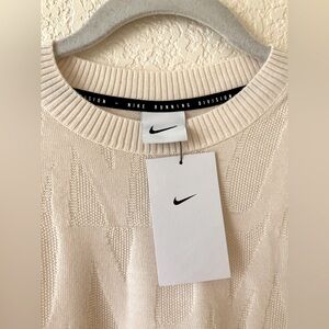 Nike Women’s Run Division Cream Mid layer Running Top XL NWT